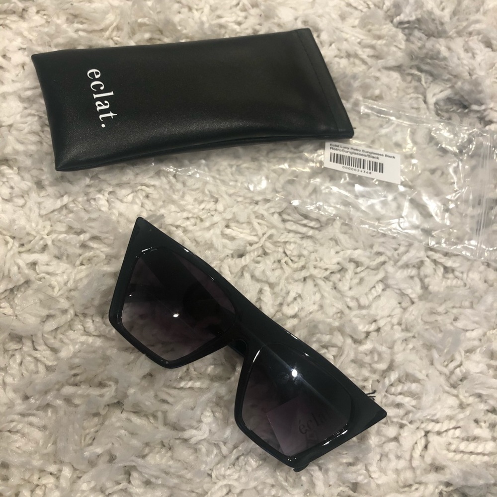 NWT Eclat Retro Black Sunglasses